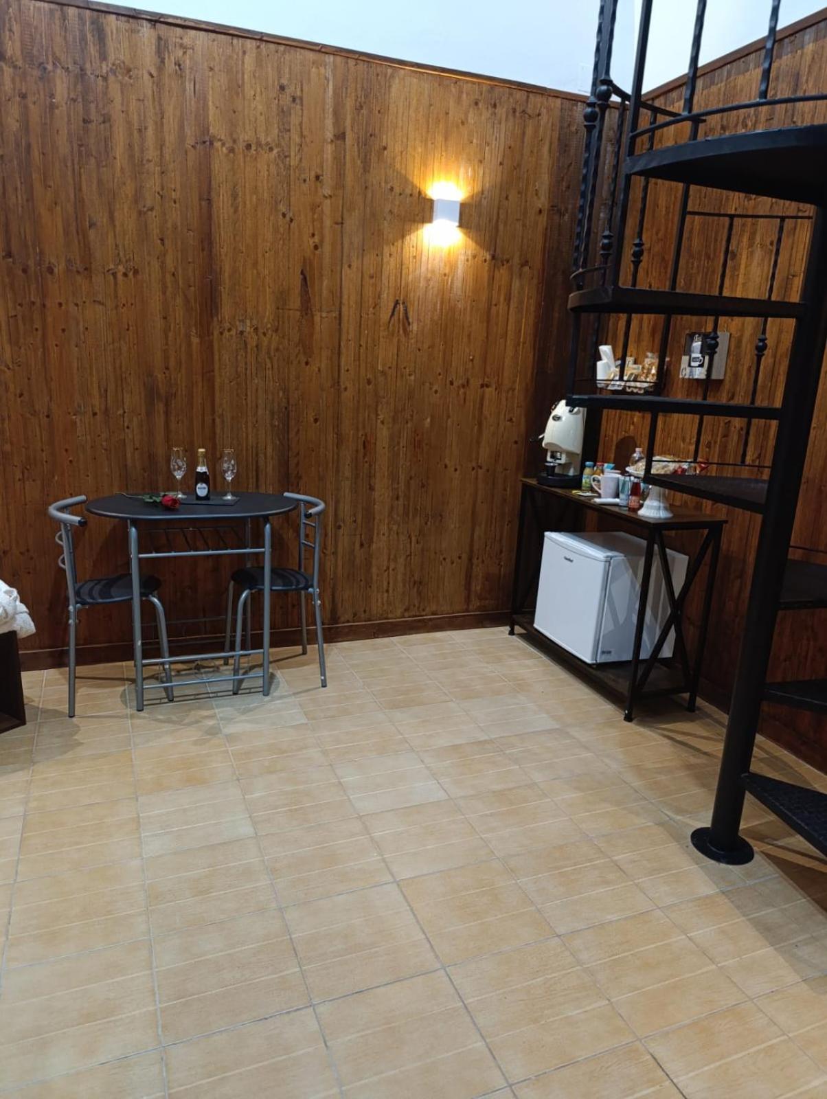 Diora Suite Помпей Екстериор снимка